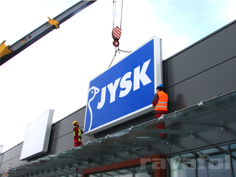 Upozorněte zákazníky na své služby světelnou reklamou!